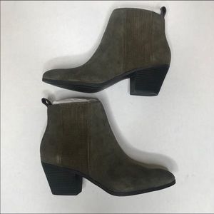 Frye & Co Jacey Suede Chelsea Boot NWT SZ 9